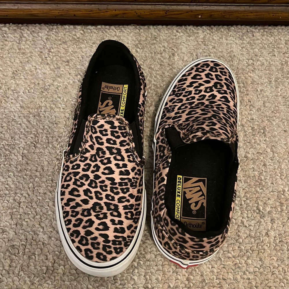 Vans- cheetah print, deluxe comfort ortholite - Picture 1 of 4